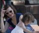 Milla Jovovich et sa fille Ever s'amusent au parc à Los Angeles le 29 avril 2011.