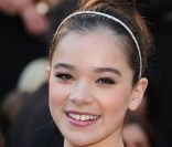 Hailee Steinfeld devient la nouvelle image de la maison Miu Miu 