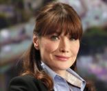 Carla Bruni-Sarkozy dévoile son ventre arrondi au JT de 13h de TF1, le 16 mai 2011.