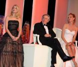 Mélanie Laurent, Robert de Niro et Uma Thurman, cérémonie d\'ouverture du 64e festival de Cannes, le 11 mai 2011.