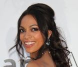Rosario Dawson pose lors de la soirée des AmFar durant le 64ème festival de Cannes en mai 2011<br />