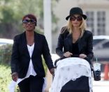Rachel Zoe et son bébé Skyler se promènent au parc à Beverly Hills le 23 mai 2011.