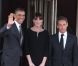 Carla-Bruni Sarkozy (enceinte) et son époux Nicolas Sarkozy sur le perron du Ciro's, à Deauville, le 26 mai 2011. Barack Obama est à leurs côtés ! 