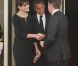 Carla-Bruni Sarkozy (enceinte de son 2e enfant) et son époux Nicolas  Sarkozy sur le perron du restaurant Le Ciro's, à Deauville, le 26 mai  2011. Ils saluent David Cameron. 