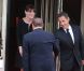 Carlita, enceinte, et Nicolas Sarkozy accueillent Silvio Berlusconi au Ciro's, à Deauville. 