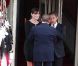 Carlita, enceinte, et Nicolas Sarkozy accueillent Silvio Berlusconi au Ciro's, à Deauville. 