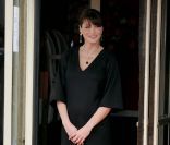 Carla Bruni-Sarkozy enceinte, déjeune avec les conjoints des chefs de délégation des pays africains et des organisations internationales, le vendredi 27 mai, à Deauville.<br />