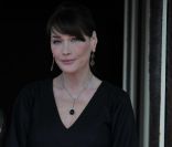Carla Bruni-Sarkozy déjeune au Ciro\'s, à Deauville, le 27 mai 2011.