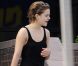 Emma Watson se laisse aller et porte ses vêtements à l'envers !