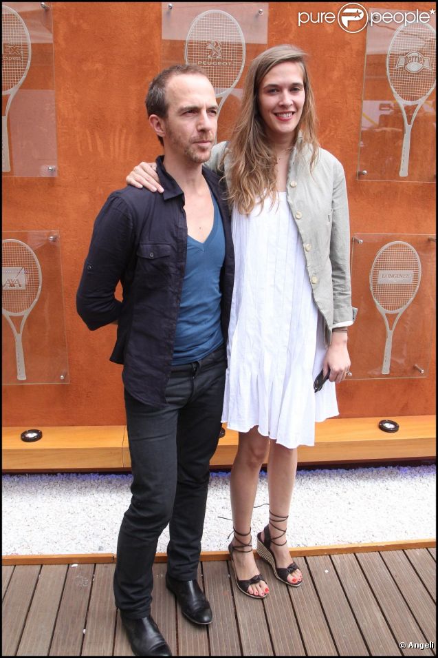 Calogero et son amie au tournoi de Roland-Garros, le lundi 30 mai 2011.