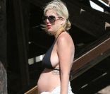Tori Spelling a l'air bien tristounette.  Malibu le 30 mai 2011.