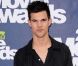 Taylor Lautner lors des MTV Movie Awards qui se sont tenus au Gibson Theatre de Los Angeles, le 5 juin 2011.