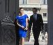 La princesse Victoria et le prince Daniel de Suède à Stockholm, le 6 juin 2011, pour les célébrations de la fête nationale suédoise. Dès 10 heures, le couple a donné le coup d'envoi de la journée en saluant le public à la porte sud du palais. 