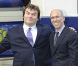Jack Black et Jeffrey Katzenberg lors de la représentation caritative de Shrek The Musical, à Londres, le 8 juin 2011.
