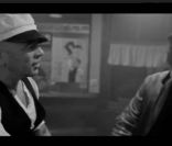 Florent Pagny et Pascal Obispo mettent leur amitié en scène à la manière de Belmondo et Gabin dans <em>Un singe en hiver</em> (1962), d\'Henri Verneuil, pour le clip de <em>Je laisse le temps faire</em>.