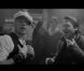 Florent Pagny et Pascal Obispo mettent leur amitié en scène à la manière de Belmondo et Gabin dans Un singe en hiver (1962), d'Henri Verneuil, pour le clip de Je laisse le temps faire .