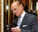 Le duc d'Edimbourg, le prince Philip reçoit une paire de protège-oreilles comme cadeau d'anniversaire de la part de Jackie Ballard, la directrice de l'association contre la perte d'audition durant une soirée caritative au Buckingham Palace pour l'anniversaire du duc d'Edimbourg qui célèbre ses 90 ans le 12 juin 2011