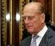 Le duc d'Edimbourg, le prince Philip reçoit une paire de protège-oreilles comme cadeau d'anniversaire de la part de Jackie Ballard, la directrice de l'association contre la perte d'audition durant une soirée caritative au Buckingham Palace pour l'anniversaire du duc d'Edimbourg qui célèbre ses 90 ans le 12 juin 2011