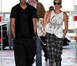 A chacune de ses apparitions, Beyoncé brille par ses looks tendances. Une vraie fashionista qui ne quitte pas son mari Jay-Z ! Paris, 26 avril 2011 