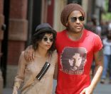 Dans la rue, Lenny Kravitz et sa fille Zoë sont très complices et super lookés ! 