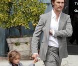Matthew McConaughey et son fiston Levi accordent souvent leurs tenues <br />