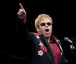 Elton John, un papa looké et original ! 