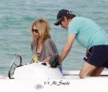 <p>Rosanna Arquette, 51 ans, se sent si bien avec Todd Morgan qu\'elle a accepté de devenir sa femme. Ce sera son quatrième mariage. En vacances à Saint-Barthélemy, en février 2011, le couple était très complice.</p>