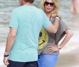  Rosanna Arquette, 51 ans, se sent si bien avec Todd Morgan qu'elle a accepté de devenir sa femme. Ce sera son quatrième mariage. En vacances à Saint-Barthélemy, en février 2011, le couple était très complice. 