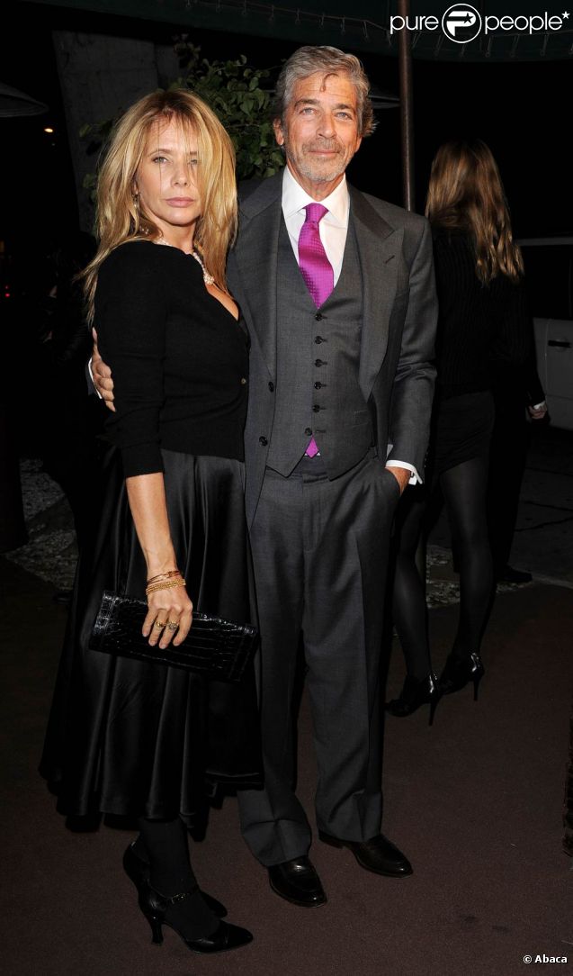 Rosanna Arquette, 51 ans, se sent si bien avec Todd Morgan qu'elle a accepté de devenir sa femme. Ce sera son quatrième mariage. Ils avaient fait sensation lors du dîner Chanel précédant les Oscars, en février 2011, de retour de Saint-Barth'. 