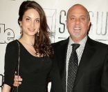 Billy Joel pose avec sa ravissante fille Alexa lors d\'un dîner de remise de prix qui récompense les paroliers de l\'année. New York, 16 juin 2011<br />