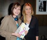 Emilie Desvaux et Amanda Sthers au Prix du Premier Roman de Femme, à l\'Hôtel Montalembert, à Paris. Mercredi 22 juin 2011