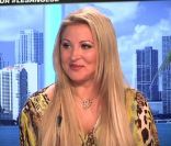 Loana, sur le plateau de l'émission des Anges de la Télé-Réalité - Le Mag le 1er juin 2011.