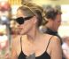 Sharon Stone passe du temps avec son fils Quinn à Beverly Hills le 24 juin 2011. Au programme : le magasin de jouets.  