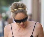 Sharon Stone et Laird ont acheté des jouets à Beverly Hills le 24 juin 2011.