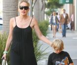 Sharon Stone et son fils Laird passent du temps ensemble à Beverly Hills le 24 juin 2011.
