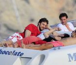 Pau Gasol, Silvia Lopez et leurs proches le 9 juin 2011 à Ibiza en Espagne