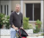 Kevin Costner se balade avec son fils