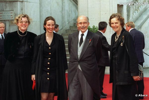 L'archiduc Otto de Habsbourg-Lorraine (photo : en 1996 avec deux de ses cinq filles, Walburga et Gabriela, et son épouse Regina, décédée en 2010) est mort lundi 4 juillet 2011 à l'âge de 98 ans.
