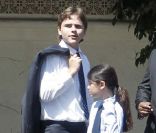 Les enfants de Michael Jackson, Prince et Blanket vont à l'église en mémoire de leur père décédé deux ans auparavant. Los Angeles, le 26 juin 2011.