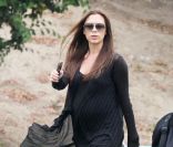 Victoria Beckham ne peut plus cacher son ventre début juin 2011