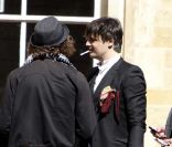 Pete Doherty devant le tribunal le jour de sa condamnation à six mois de prison ferme pour possession de cocaïne, le 20 mai 2011 à Londres.