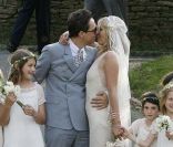 Mariage de Kate Moss et Jamie Hince, à Southrope, le 1er juillet 2011. 