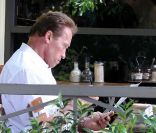 Arnold Schwarzenegger et sa fille Katherine, dans le quartier de Brentwood pour le déjeuner, à Los Angeles, le 7 juillet 2011.