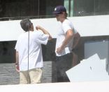 Tom Brady supervise l'avancée des travaux de la maison qu'il a acheté pour son épouse Gisele Bündchen. Beverly Hills, 9 juillet 2011
