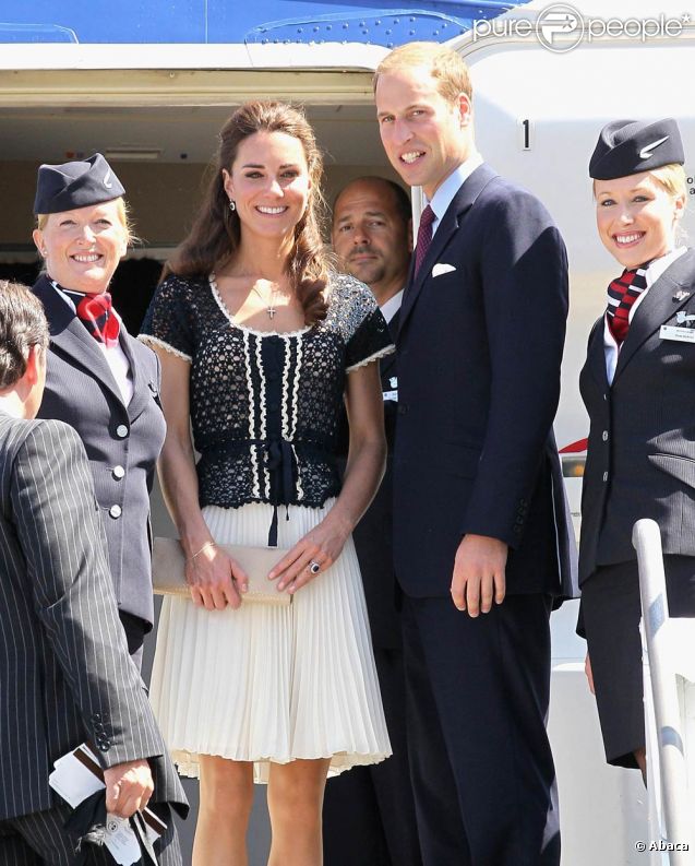  Un dernier salut au seuil d'un vol British Airways : la visite officielle marathon de William et Kate s'est achevée sous le soleil à Los Angeles. 
 Pour la dernière journée de leur visite officielle marathon en Amérique du Nord, le prince William et sa femme Catherine sont allés de détente en émotions, dimanche 10 juillet 2011... 