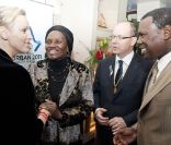 Le prince Albert et la princesse Charlene de Monaco n'ont pas quitté l'Afrique du Sud le vendredi 8 juillet 2011 : ils y seraient toujours, pour une vraie lune de miel dans le plus grand secret.
