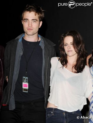 Robert Pattinson et Kristen Stewart lors de la promotion au Comic-Con de Twilight le 21 juillet 2011 à San Diego aux Etats-Unis