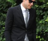 Mark Ronson à la sortie des funérailles et de l'incinération d'Amy Winehouse au cimetière Edgwarebury du nord de Londres, mardi 26 juillet 2011. 