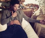 L'acteur et mannequin Kellan Lutz pose pour la campagne Automne 2011 de la marque  Abbot+Main by Dylan George .