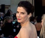 Sandra Bullock est une maman fashionista et donne son bon goût pour la mode à son craquant Louis.  